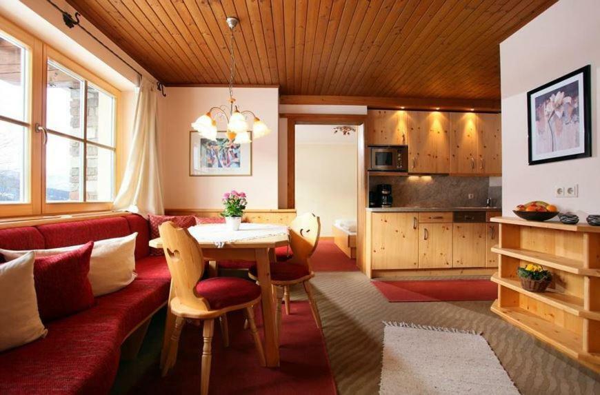 Haus Waldegg Apartment Brixen im Thale Exterior photo